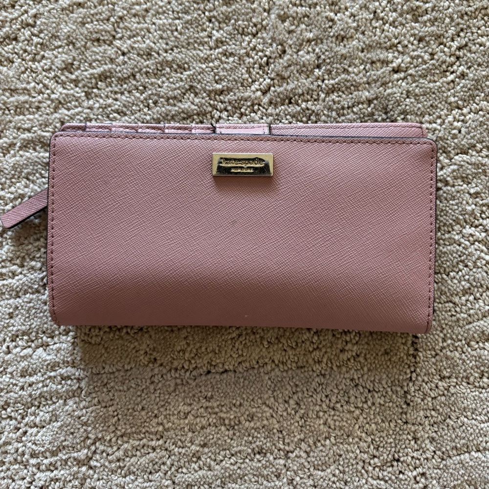 Kate Spade bifold Wallet with snap closure